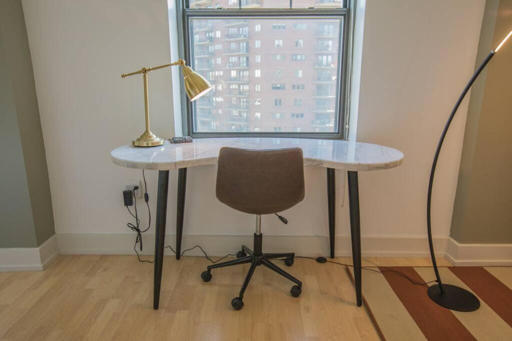 Designer Downtown Condo Suite - Splendid View Дес Мойнс Екстериор снимка