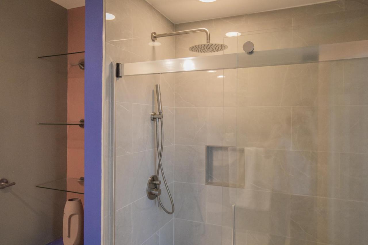 Designer Downtown Condo Suite - Splendid View Дес Мойнс Екстериор снимка
